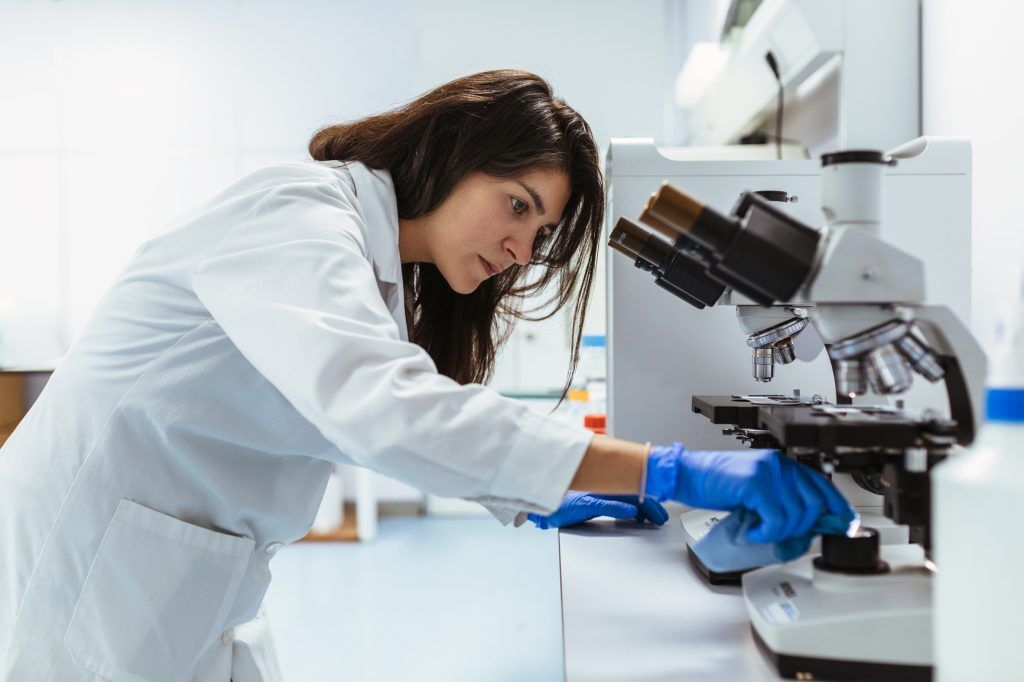 Stocksy_txp50a9a24fuYQ100_Medium_1154446